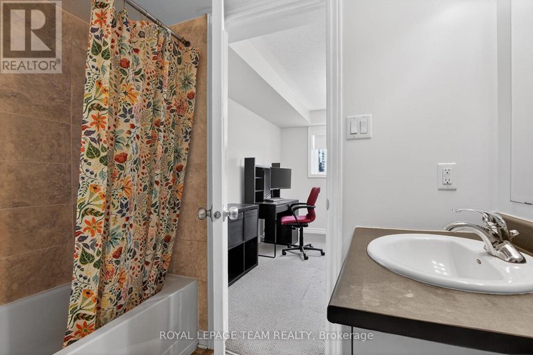 29578394/627b-chapman-mills-drive/strandherd/ottawa/ontario/K2J5T1_21