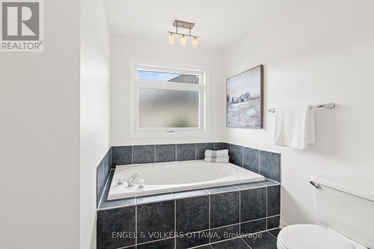 28648158/804-covehead-crescent/riverside-southgloucester-glen/ottawa/ontario/K1V1M3_25