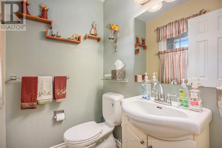 28768220/1358-turner-crescent/bilberry-creekqueenswood-heights/ottawa/ontario/K1E2Y4_18