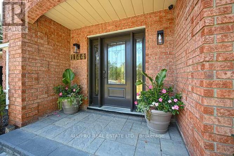 28721991/1144-rideau-bend-crescent/manotick-east-to-manotick-station/ottawa/ontario/K4M1B5_4
