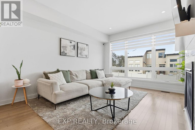 29194137/687-capricorn-circle/riverside-southgloucester-glen/ottawa/ontario/K4M0J5_16