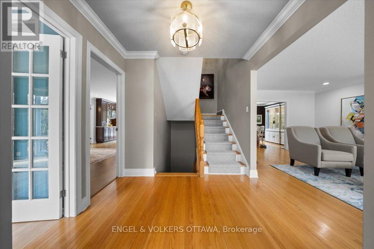 29548999/33-okanagan-drive/bruce-farmgraham-parkqualicumbellands/ottawa/ontario/K2H7E9_5