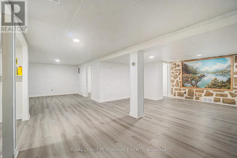 28532553/8-newgale-street/crystal-beach/ottawa/ontario/K2H5R3_18