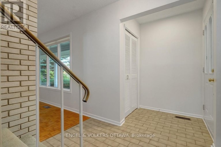 29036505/29-qualicum-street/bruce-farmgraham-parkqualicumbellands/ottawa/ontario/K2H7H1_5