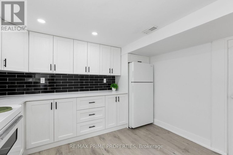 28675419/1035-connery-avenue/elmvale-acresurbandale/ottawa/ontario/K1G2N9_31
