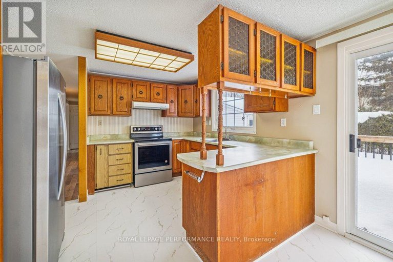 29377761/348-amiens-street/bilberry-creekqueenswood-heights/ottawa/ontario/K1E1N9_8