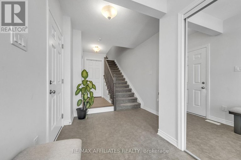 28735067/388-aphelion-crescent/half-moon-bay/ottawa/ontario/K2J6N5_2
