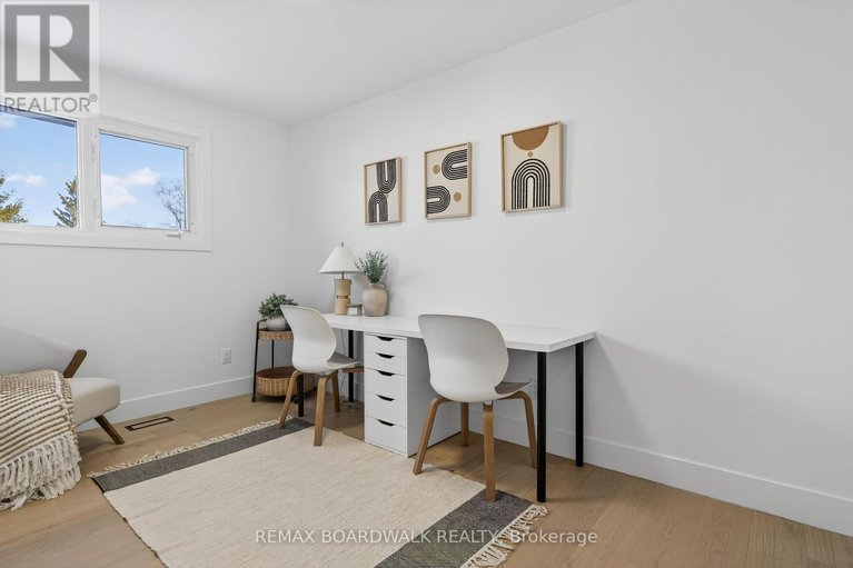 29437074/38-courtney-road-w/glencairnhazeldean/ottawa/ontario/K2L1L8_21