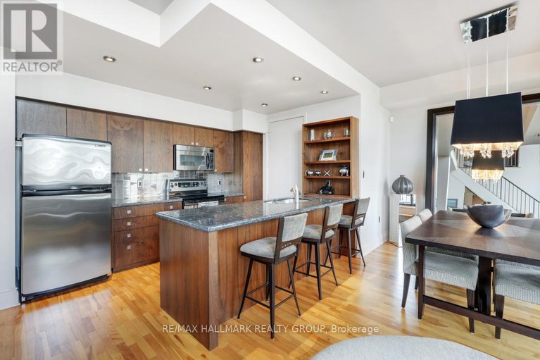 28811810/ph2-364-cooper-street/ottawa-centre/ottawa/ontario/K2P2P3_11