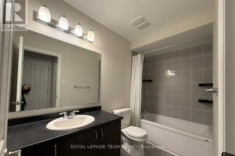 29171434/709-megrez-way-e/half-moon-bay/ottawa/ontario/K2J6S9_21