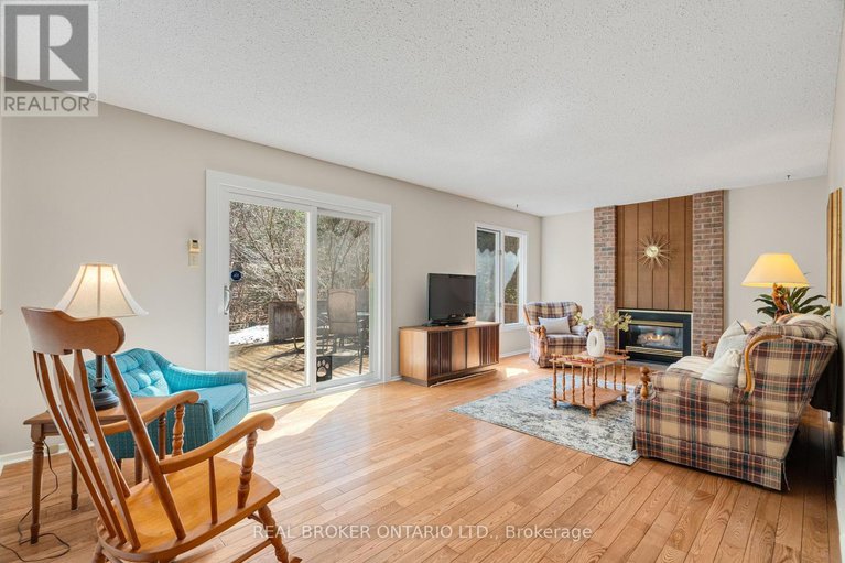 28308376/127-chimo-drive/katimavik/ottawa/ontario/K2L2G7_15