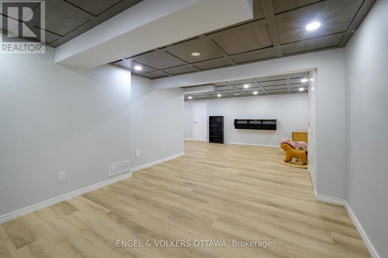 28821513/6258-richmond-road/south-of-fallowfield-road/ottawa/ontario/K0A2Z0_38