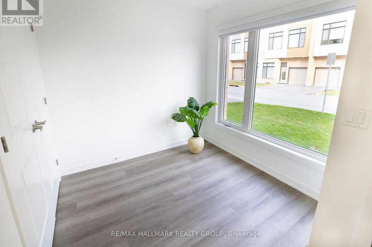 29664697/55-cherry-blossom-private-private-w/redwood-park/ottawa/ontario/K2H0C4_4