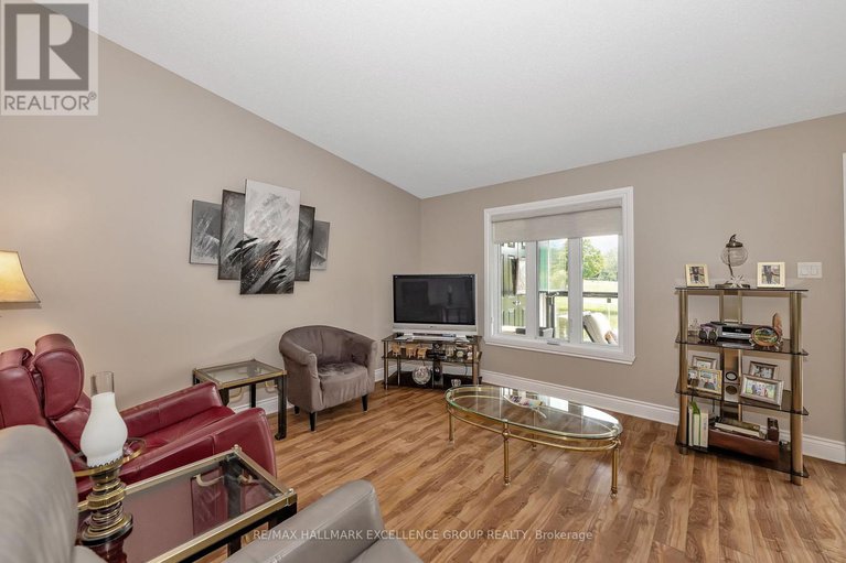 28810909/214-290-masters-lane/town-of-rockland/clarence-rockland/ontario/K4K0K5_18