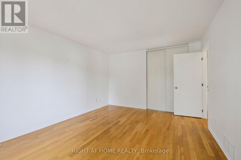 28485638/5119-lerner-way/beacon-hill-south/ottawa/ontario/K1J1B3_31