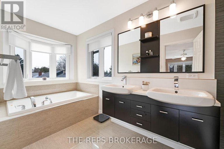 28336978/3062-upper-otterson-place/mooneys-bayrevelstoke/ottawa/ontario/K1V7B6_20