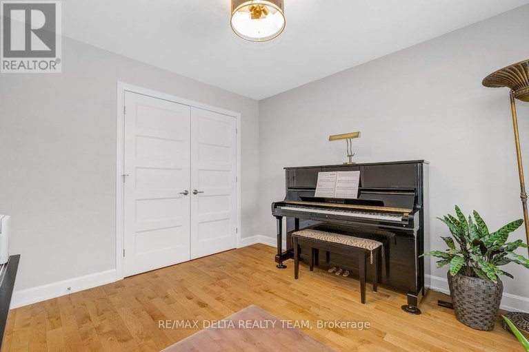 29474094/715-azure-street/village-of-russell/russell/ontario/K4R0E5_28