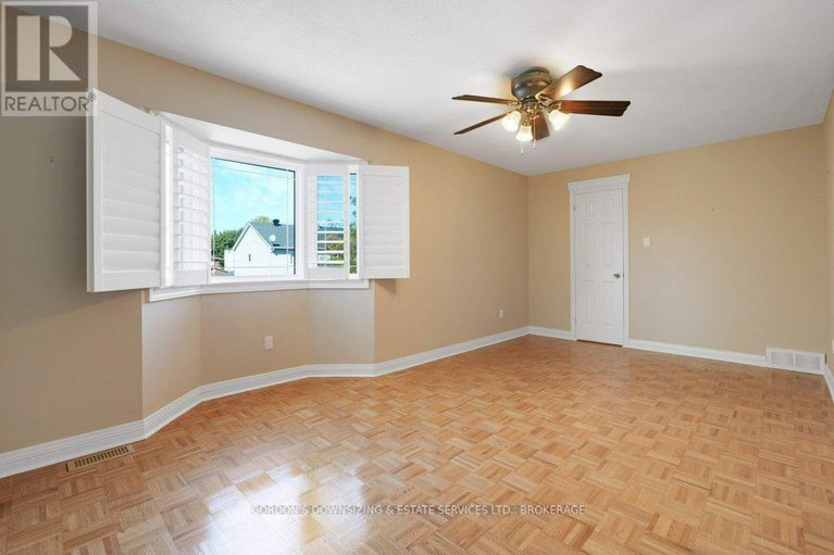 28970539/30-chickasaw-crescent/bridlewood/ottawa/ontario/K2M1M5_35