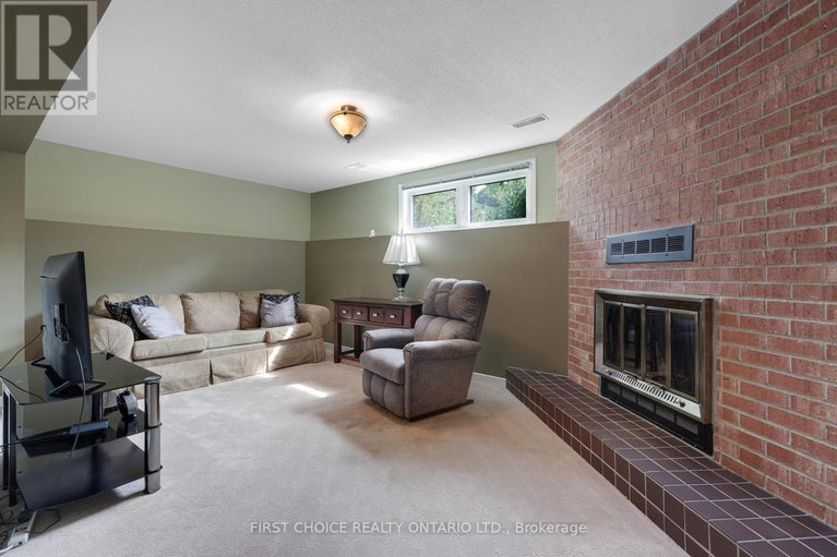 28890065/1631-wainfleet-street/chateauneuf/ottawa/ontario/K1C3G3_26