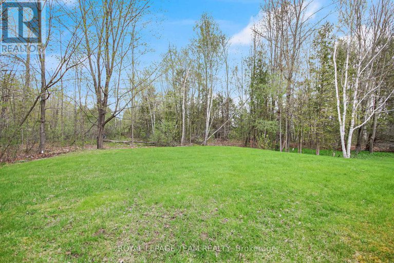 28297086/5719-stuewe-drive/manotick-east-to-manotick-station/ottawa/ontario/K4M1L2_39