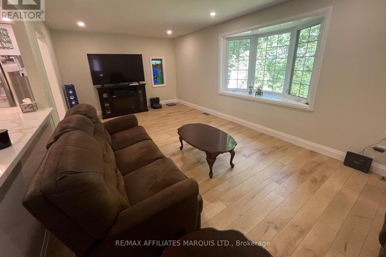 28751260/4960-county-rd-34-road/south-glengarry-charlottenburgh-twp/south-glengarry/ontario/K0C2J0_11