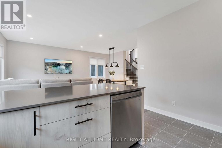 28824525/30-chasing-grove/btwn-franktown-rd-fallowfield-rd/ottawa/ontario/K0A2Z0_17