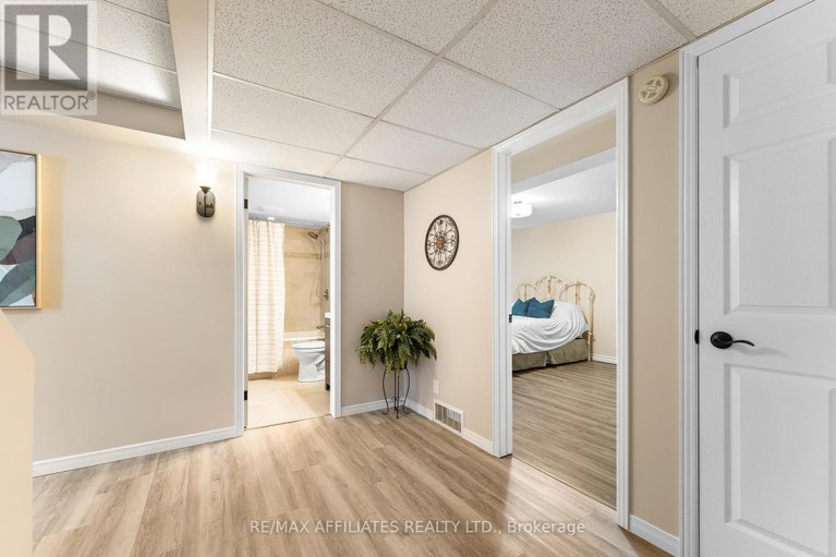 28985818/14-panandrick-view-drive/rural-kanata-central/ottawa/ontario/K2W1A5_36