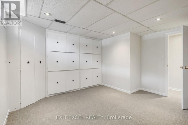 28416258/396-roxdale-avenue/bilberry-creekqueenswood-heights/ottawa/ontario/K1E1V5_26