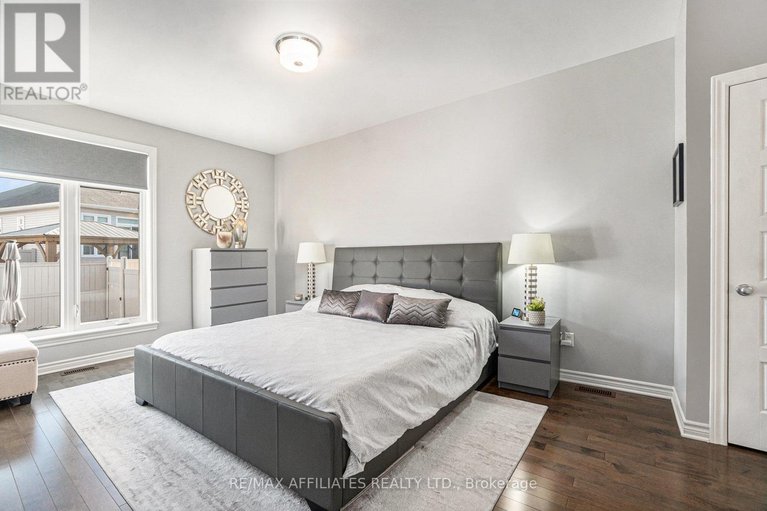 28981202/812-tewin-circle/camelot/ottawa/ontario/K4A1K3_15