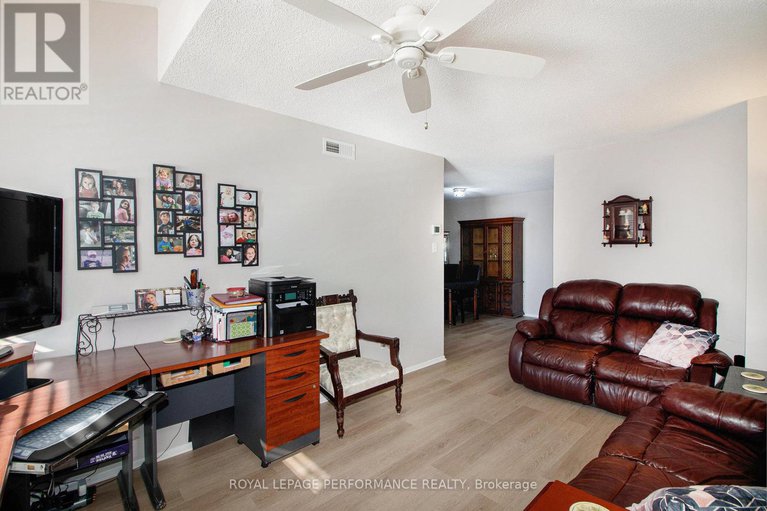 28927668/170-midsummer-terrace/queenswood-heights-south/ottawa/ontario/K1E3V6_4