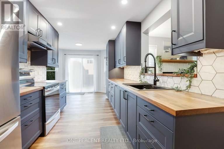 29612741/1570-champneuf-drive/chateauneuf/ottawa/ontario/K1C6B5_15