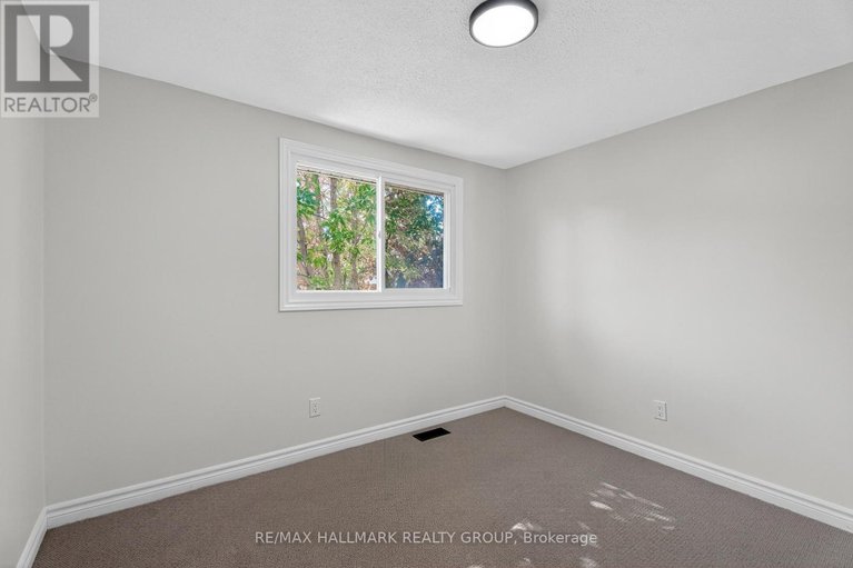 29036689/3921c-old-richmond-road/arbeatha-park/ottawa/ontario/K2H8T9_22