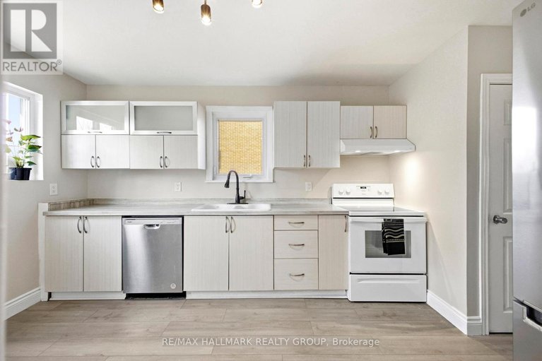 29595402/1763-baseline-road/bel-air-heights/ottawa/ontario/K2C0C1_11