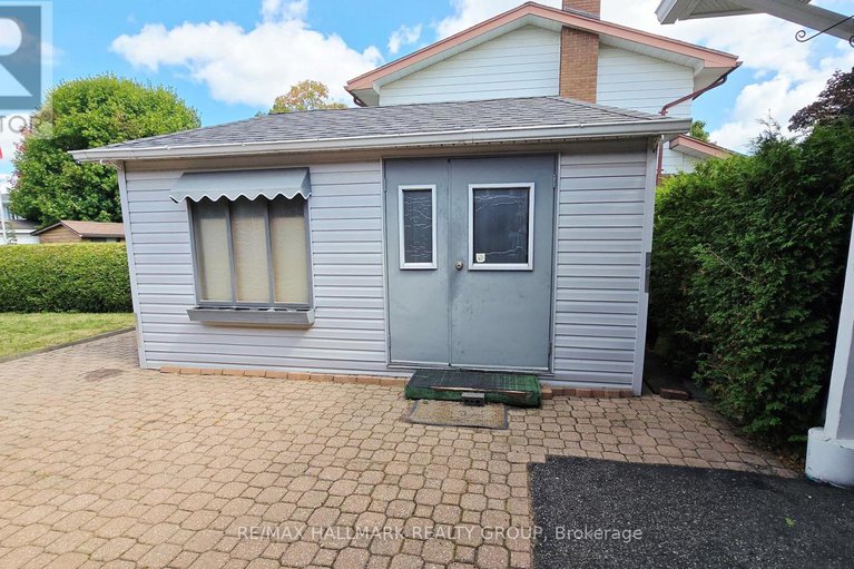 28842722/38-hadley-circle/bells-corners/ottawa/ontario/K2H6N9_6