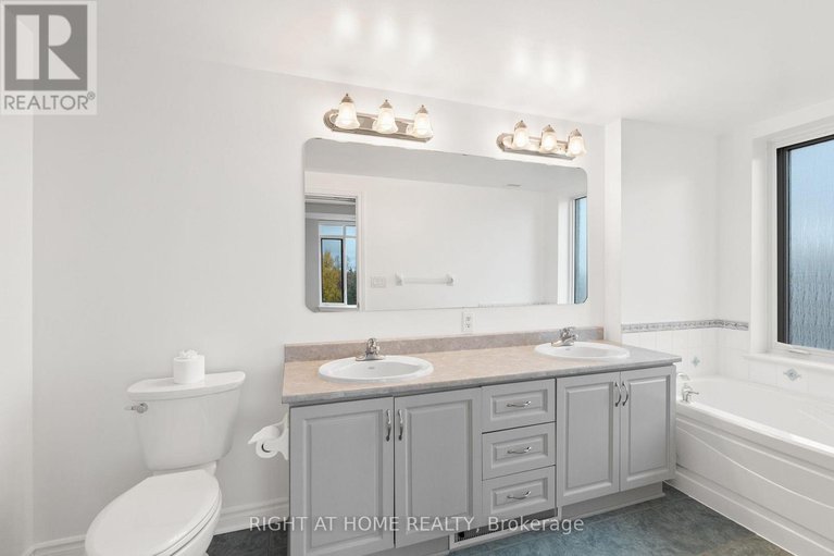 29024112/703-136-darlington-private-se/hunt-clubwestern-community/ottawa/ontario/K1V0X6_25