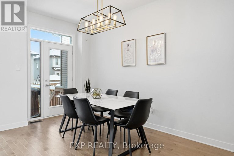 29194137/687-capricorn-circle/riverside-southgloucester-glen/ottawa/ontario/K4M0J5_20