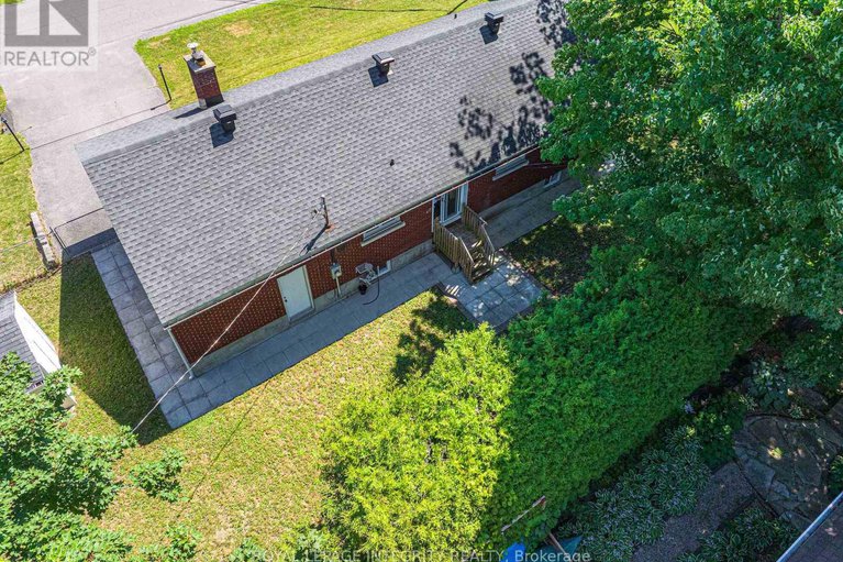 28649206/18-sullivan-avenue/meadowlandscrestview/ottawa/ontario/K2G1T3_44