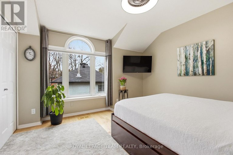 29610199/10-cornerstone-private/ottawa-centregolden-triangle/ottawa/ontario/K2P2N3_15