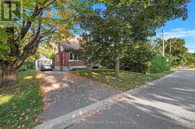 28894597/899-maplewood-avenue/queensway-terrace-north/ottawa/ontario/K2B5V6_1