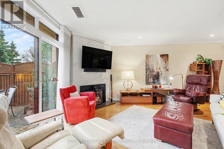 29619468/30-100-hillside-drive/viscount-alexander-park/ottawa/ontario/K1K4J4_5