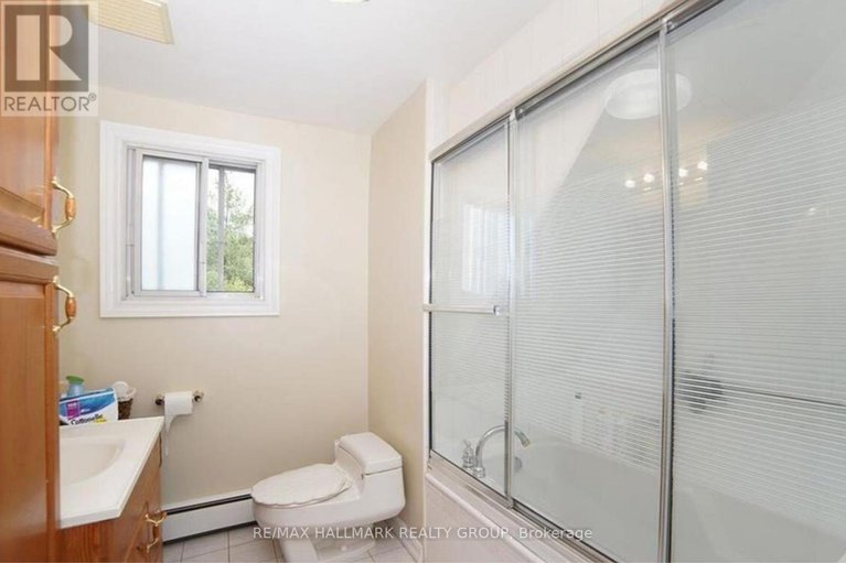 28502092/515-guy-street/overbrookcastle-heights/ottawa/ontario/K1K1B8_11