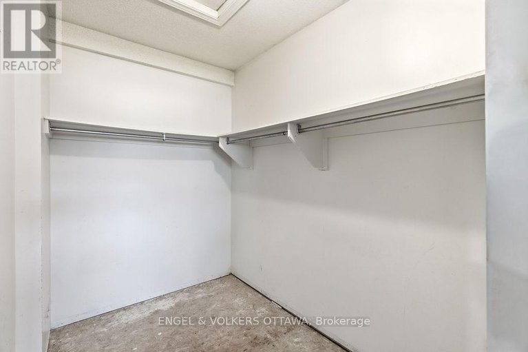 29657683/508-1589-st-bernard-street/sawmill-creektimbermill/ottawa/ontario/K1T3H7_14