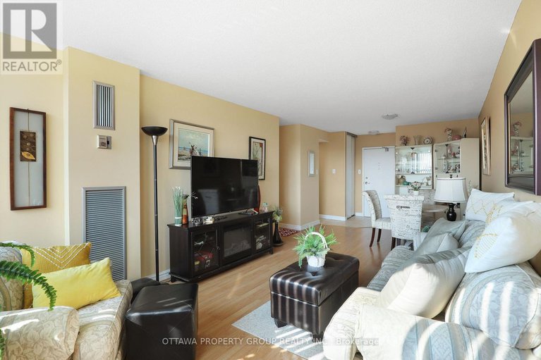 28628193/913-555-brittany-drive/viscount-alexander-park/ottawa/ontario/K1K4C5_12