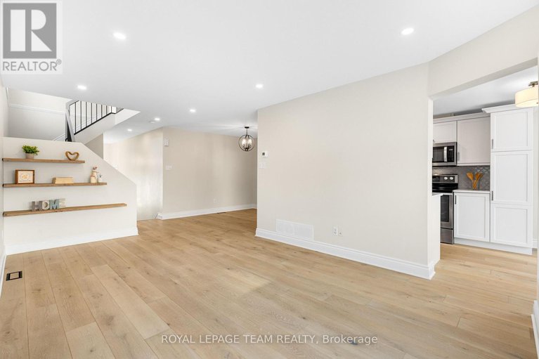 29425119/1925-windwood-place/chapel-hill/ottawa/ontario/K1C7K7_12