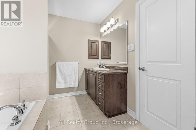 29605093/400-nestleton-street/avalon-east/ottawa/ontario/K4A0W2_16