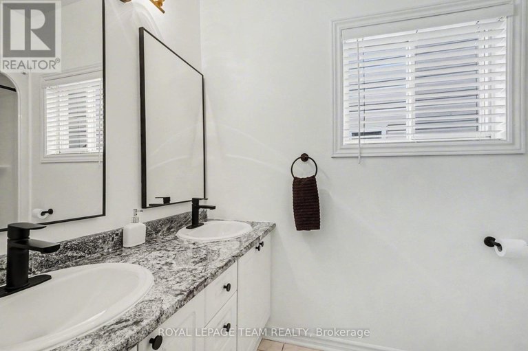 29555380/689-vermillion-drive/riverside-southgloucester-glen/ottawa/ontario/K1V1W2_21