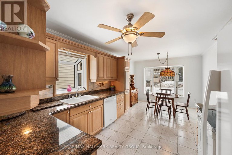 29434768/1177-st-moritz-crescent-n/convent-glen-north/ottawa/ontario/K1C2B2_11