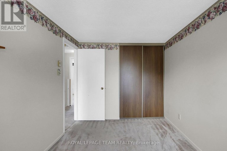 28816940/f-23-sonnet-crescent/westcliffe-estates/ottawa/ontario/K2H8W8_17