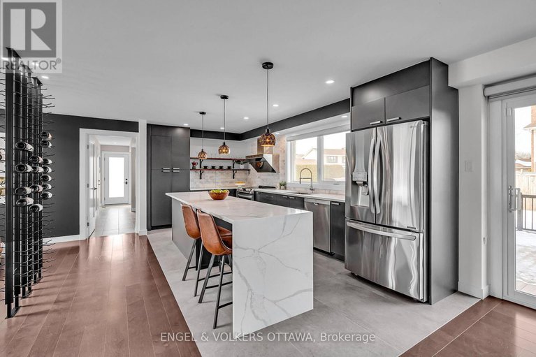 28458762/8-roselawn-court/craig-henrywoodvale/ottawa/ontario/K2G4J2_13