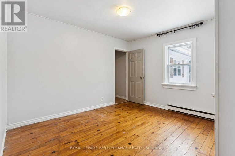 29513400/121-elizabeth-street/pakenham/mississippi-mills/ontario/K0A2X0_28